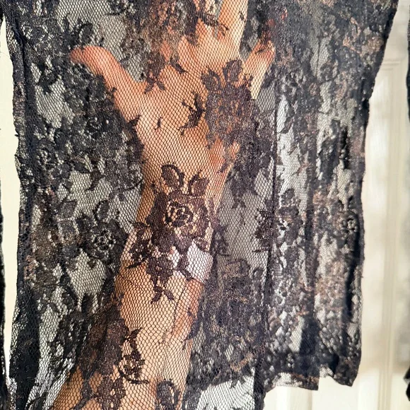 BKE Boutique Black lace floral top S - Picture 3 of 4